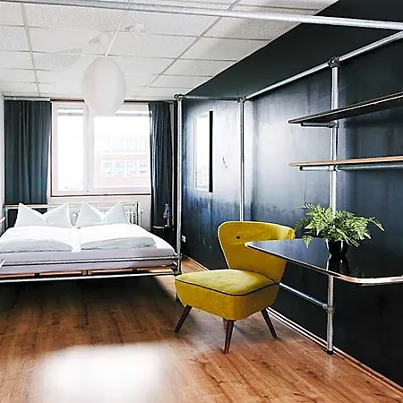 Sleep Station فندق *